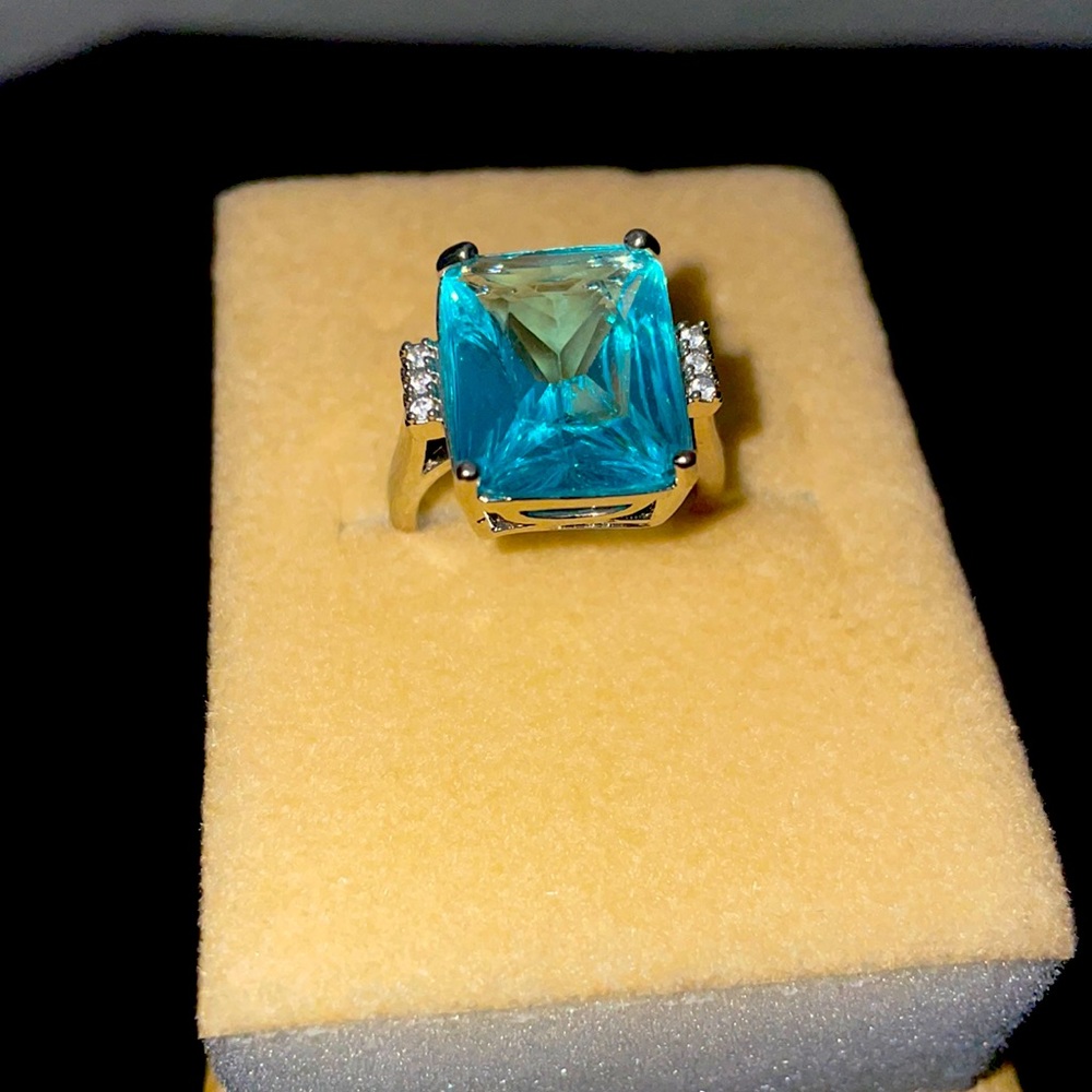 Aquamarine and diamond stimulant